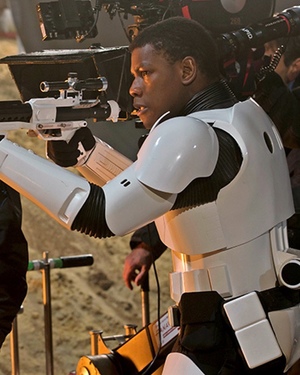 2 BTS Photos From STAR WARS: THE FORCE AWAKENS and BB-8 Empire Cover
