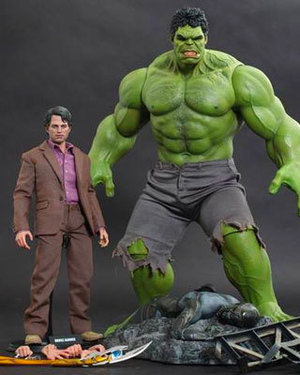 Bruce Banner and Hulk - Hot Toys Collectible Action Figures
