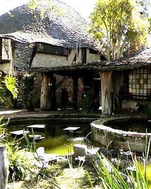 Check Out This Hobbit House for Rent in Los Angeles