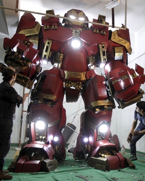 Fan Builds Radical Life-Size Hulkbuster Armor 
