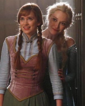 First Look at Anna and Elsa from FROZEN in ONCE UPON A TIME