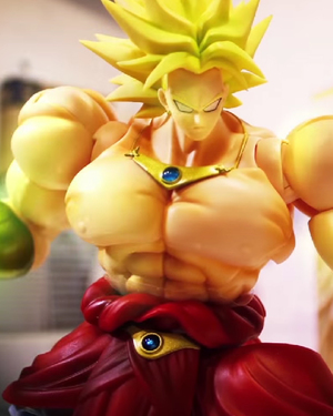 Guy Brawls With His DRAGON BALL Figures in Stop-Motion Video
