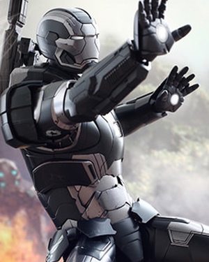 Hot Toys AVENGERS: AGE OF ULTRON War Machine 1/6th Scale Figure