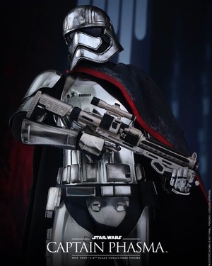 Hot Toys STAR WARS: THE FORCE AWAKENS Captain Phasma Action Figure