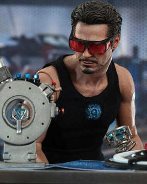 Hot Toys' Tony Stark with Arc Reactor Creation 1/6th Scale Set