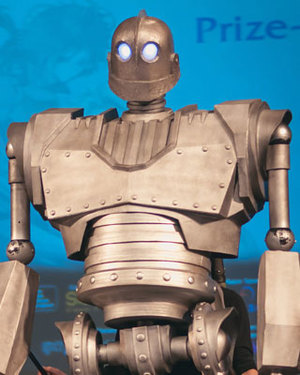IRON GIANT Puppet Crashes Cosplay Day