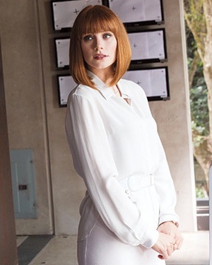 JURASSIC WORLD - First Photo of Bryce Dallas Howard and Sequels Planned