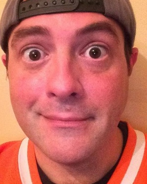 Kevin Smith Looks Crazy Weird Without His Beard