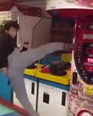 Korean Guy Delivers Devastating Spin Kicks to Arcade Game