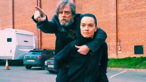 Mark Hamill and Daisy Ridley Recreate EMPIRE STRIKES BACK Moment, and The Internet Responds Accordingly