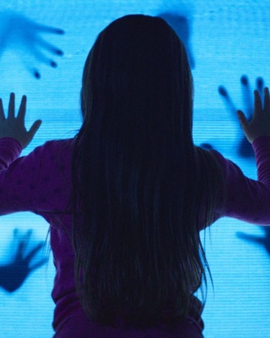 POLTERGEIST Remake Photos Show Creepy Clown, TV Hauntings and More