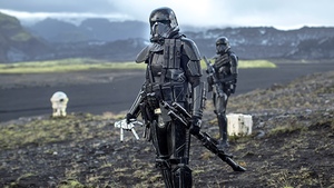 STAR WARS: ROGUE ONE Filmmakers Reassure Fans on Reshoots, Dark Tone, Unique Style, and More