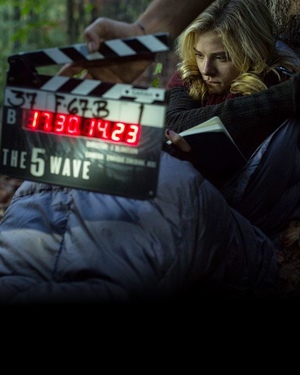 Trailer For Chloe Moretz's Apocalyptic Sci-Fi Film THE 5TH WAVE