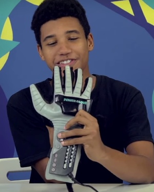Watch Teenagers Laughably Play with the Nintendo Power Glove