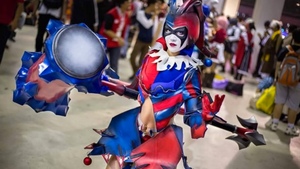 Wonderful Harley Quinn Cosplay Based on Square Enix Action Figure