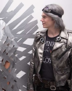 X-MEN: DAYS OF FUTURE PAST Photos with Quicksilver and Beast