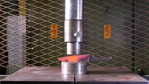 1000 Degree Red Hot Knife Crushed With a Hydraulic Press