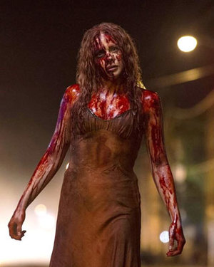 CARRIE Movie Review - Julianne Moore Will Stab Your Soul!