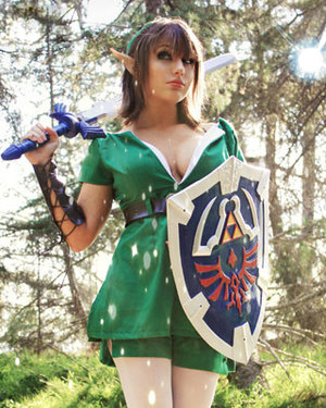 Cosplayer Liz Katz as Link from LEGEND OF ZELDA