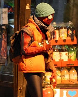 AMAZING SPIDER-MAN 2 Set Photos - Spidey Goes Shopping