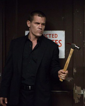 New Photos of Josh Brolin Holding a Bloody Hammer in OLDBOY