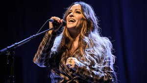 Alanis Morissette Inspired Sitcom RELATABLE About the Family Life of a '90s Rock Star Heading to ABC