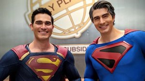 Brandon Routh's Kingdom Come Superman Poses with Tyler Hoechlin's SUPERGIRL Superman in New CRISIS ON INFINITE EARTHS Image