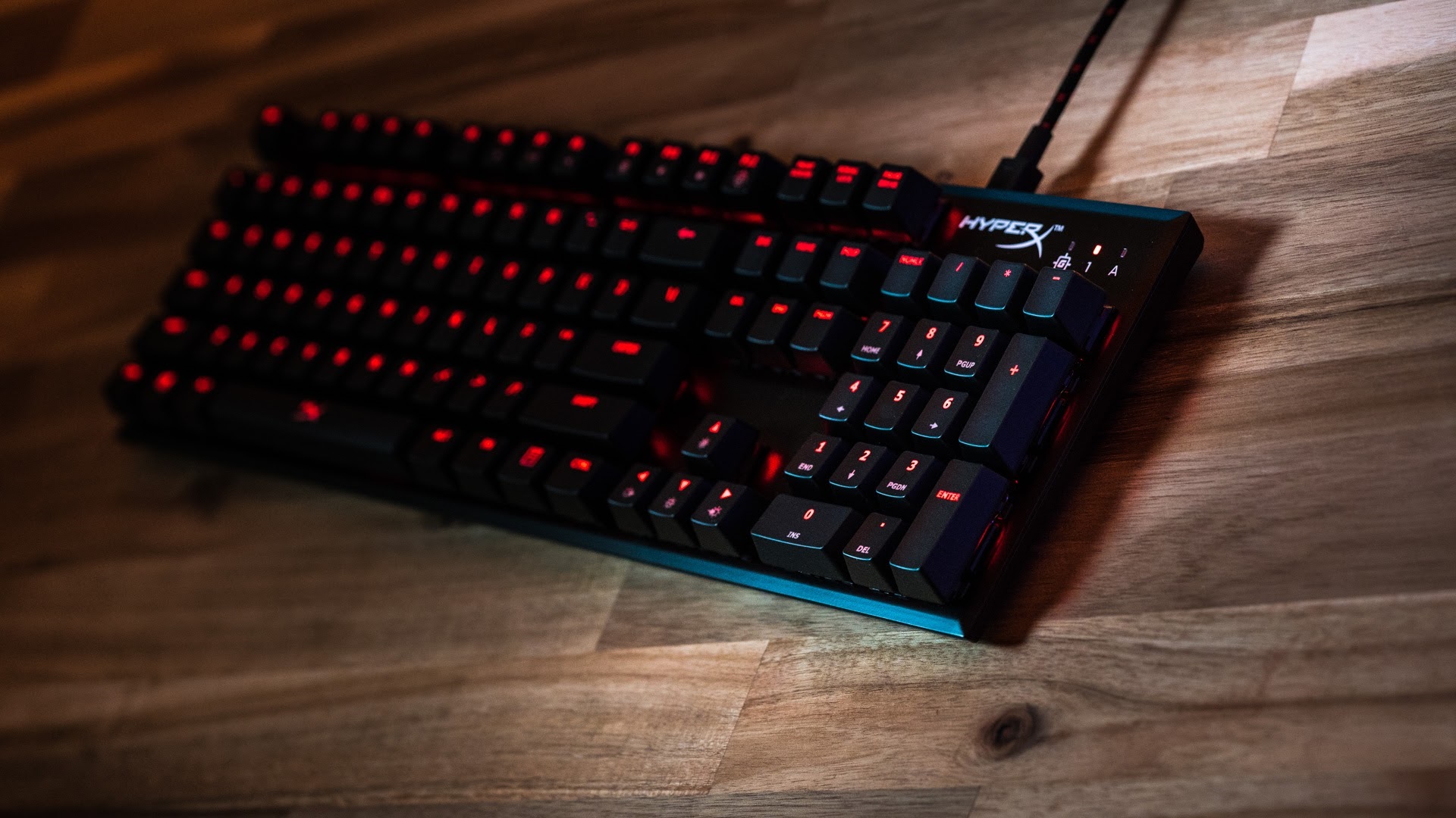 Клава домой. Hyper x Keyboard Alloy. HYPERX Alloy 10%. Клавиатура ХАЙПЕР Икс на столе. Клавиатура за 6000 Hyper.