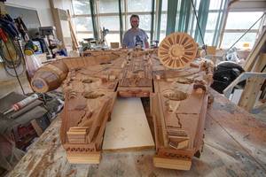 Crafty Carpenter Makes STAR WARS Millennium Falcon and MACROSS Mech Out of Wood