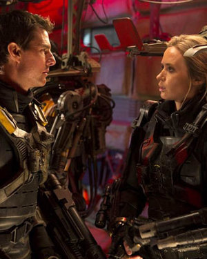 EDGE OF TOMORROW - Photo of Tom Cruise and Emily Blunt