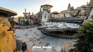 Envy Will Overwhelm You As You Watch The Hardcore STAR WARS Fans Visit GALAXY'S EDGE Before it Opens