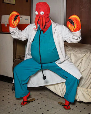 Fabulous Female Cosplay of FUTURAMA’s Zoidberg