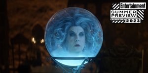 First Look at Jamie Lee Curtis as Madame Leota in Disney's HAUNTED MANSION and New Insight