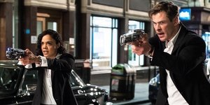Fun Interview With Chris Hemsworth and Tessa Thompson in Which They Reveal Who Should Join Their Ideal Movie Love Triangle