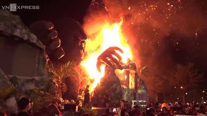 Giant King Kong Catches Fire at Saigon Premiere of KONG: SKULL ISLAND