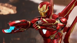 Hot Toys' AVENGERS: INFINITY WAR Iron Man Action Figure and Thanos' Infinity Gauntlet!