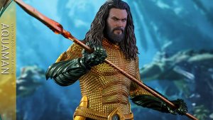 Hot Toys Unveils Their Classic Costume AQUAMAN Movie Action Figure