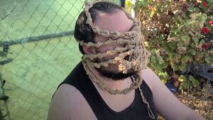 How To Make a Wearable Xenomorph Facehugger Out of Rubber Bands