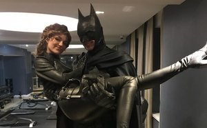 Catwoman Actress Lili Simmons Shares Slightly Better Look at GOTHAM's Batman
