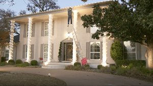 Man Mistakes Clark Griswold Christmas Decoration Hanging From Roof For Real Man