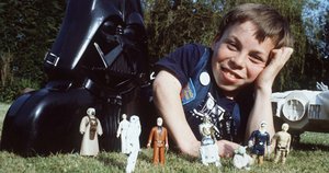 Mark Hamill Responds to Fan in Tweet with Sweet Story about Meeting Warwick Davis on Set of RETURN OF THE JEDI