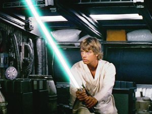Mark Hamill Warns Fans About Lightsaber Auction