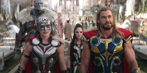 Natalie Portman Says One of the Most Visually Beautiful Scenes in THOR: LOVE AND THUNDER Was Shot in a Best Buy Parking Lot