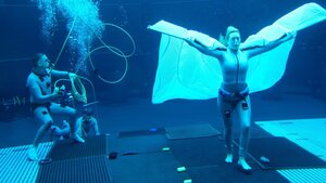 New AVATAR 2 Set Photo Features Kate Winslet Spreading Her Wings Underwater 