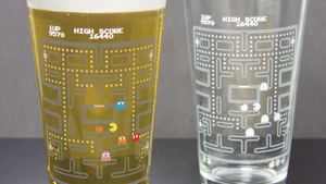 Pac-Man Pint Glass Changes Colors When Filled With Liquid