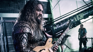 Photo: Jason Momoa Rocks Out in Full Aquaman Costume on The JUSTICE LEAGUE Set