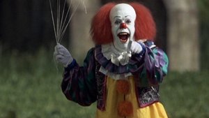 Photographer Awesomely Sneaks Pennywise The Clown into His Sister's Engagement Photos