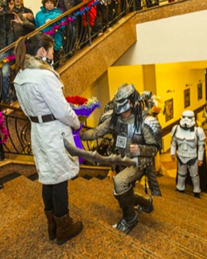 Predator Cosplayer Proposes to Girlfriend as Predator