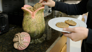 Retrieve Sweets From This ALIEN Egg Cookie Jar at Your Own Peril