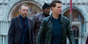 Simon Pegg Debunks the Rumor That Tom Cruise Doesn't Allow His Co-Stars to Look Him in the Eye